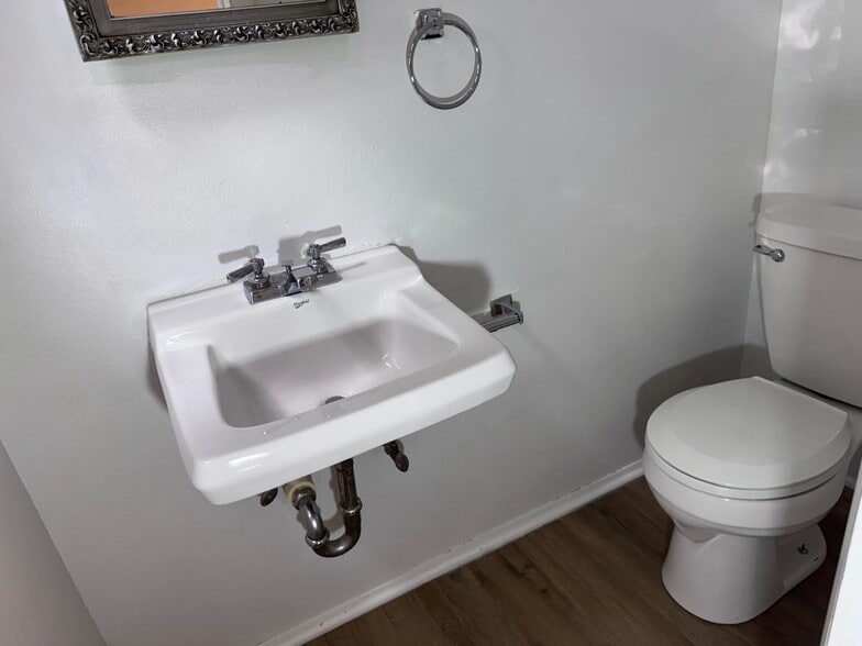 Building Photo - 2577 N Frederick Ave