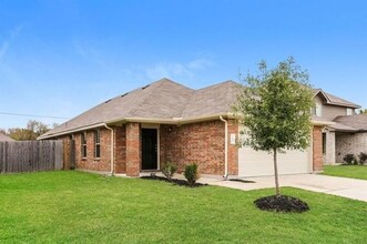 Building Photo - 1607 Dove Cir