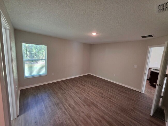 Building Photo - Charming 3 bed 2 bath in Inverness