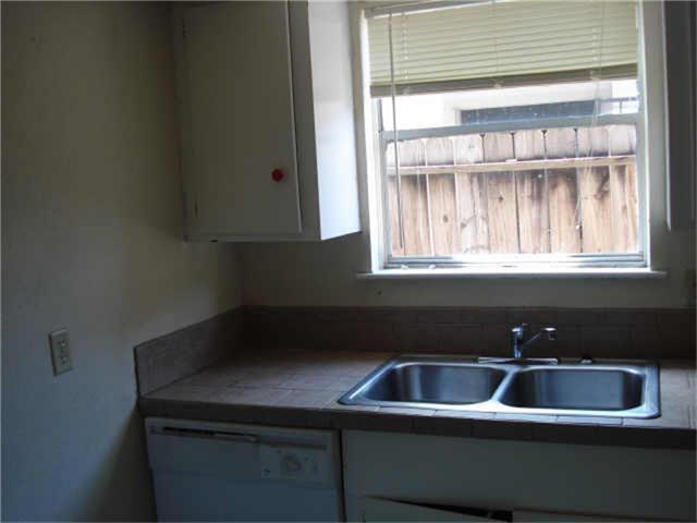 Building Photo - ALL BILLS PAID 1bd/1bath Townhome in Sprin...