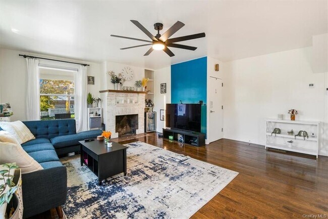 Building Photo - 1 Bayview Ave