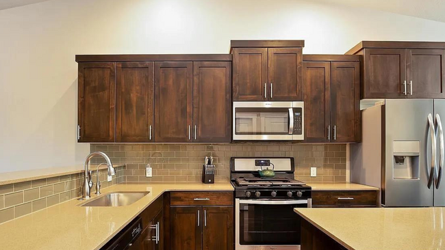 Building Photo - 3130 Devlin~Beautiful townhouse in the Ver...