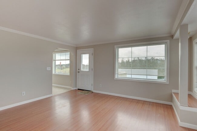 Building Photo - 3 Bed 2 Bath Country living (Landscaping I...