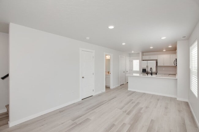 Building Photo - 2 Bedroom Cottage Now Available!