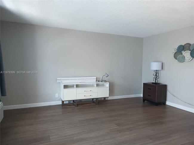 Building Photo - 507 SE 18th St