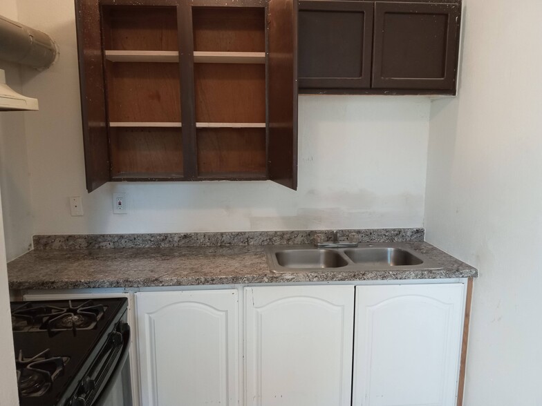 Kitchen Cabinets - 2419 E Lewis Ave