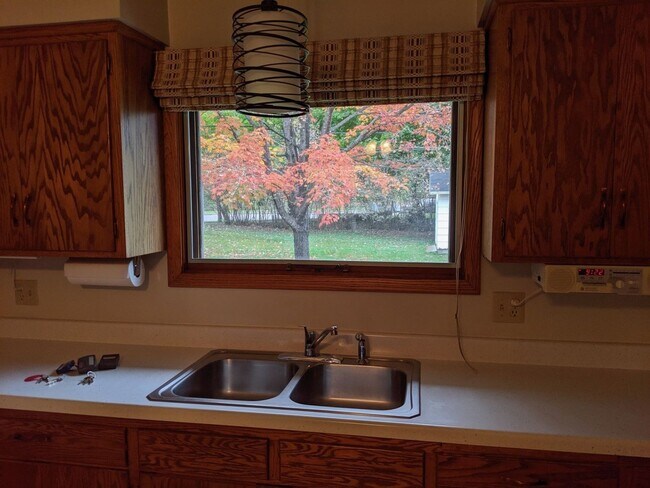 Building Photo - 850/852 Truax Boulevard