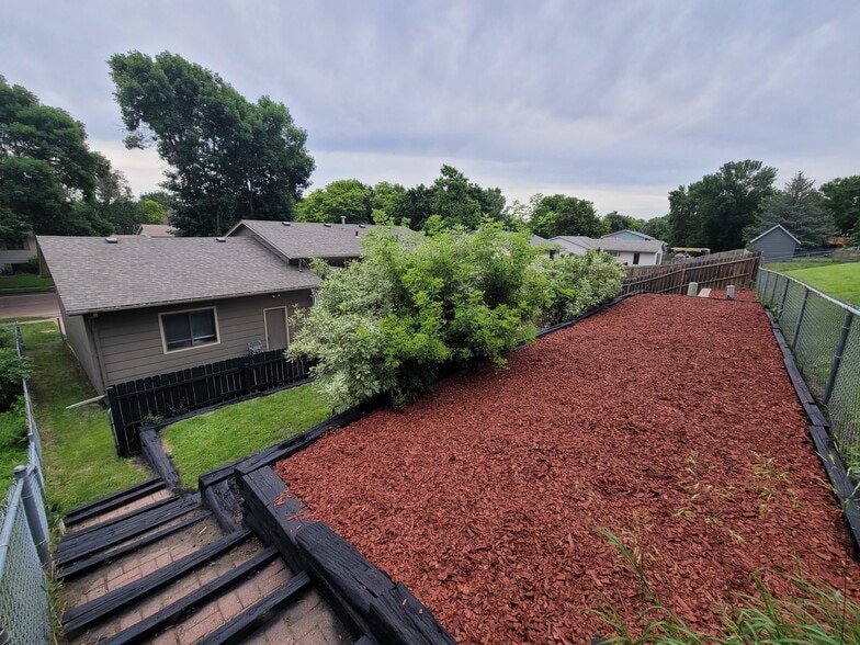 Building Photo - 2201 Tracy Ln