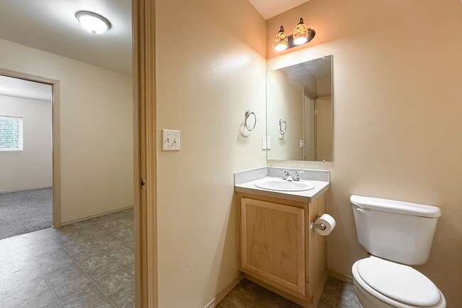 Building Photo - South Richland 4-Bedroom Home With Large Backyard