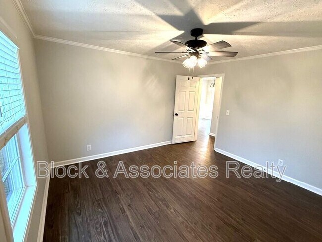 Building Photo - 285 Lennie Smith Rd