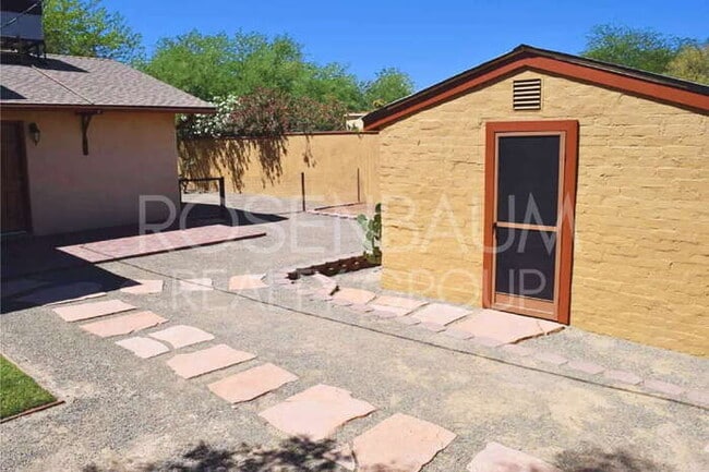 Building Photo - 2119 E Water St