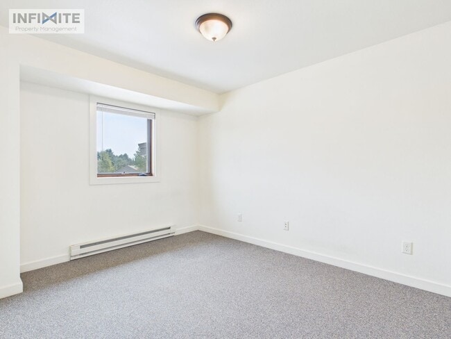 Building Photo - 215 S 18th Ave