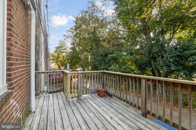 Building Photo - 507 W Abbottsford Ave