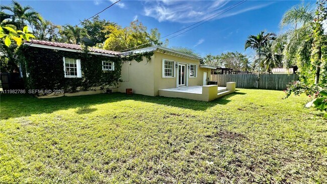Building Photo - 5785 SW 54th Terrace