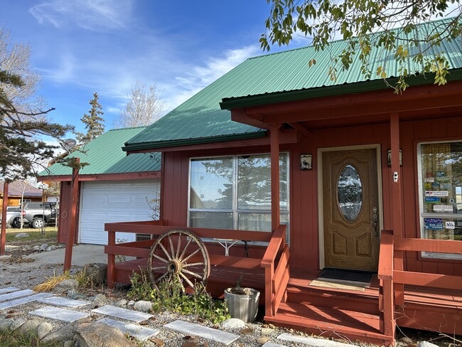 Primary Photo - 20 Orcutt Dr