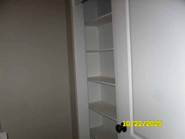 Building Photo - 4300 NE 34th Cir