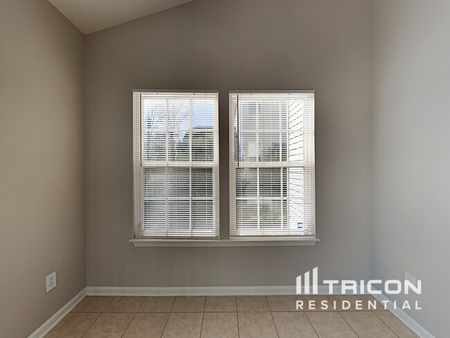 Building Photo - 1 Ridgeleigh Way