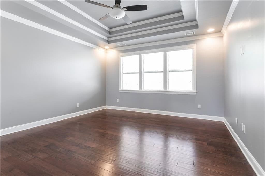 Building Photo - 330 La Perla Dr