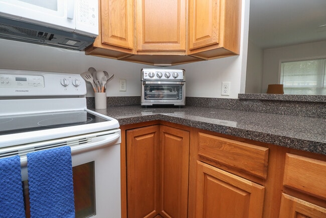 Building Photo - 1904 Karen Ln