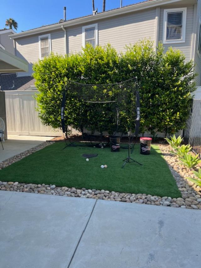 Water-friendly, native flora in back yard - 2812 Anchor Ave