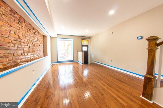 Building Photo - 636 S Kenwood Ave