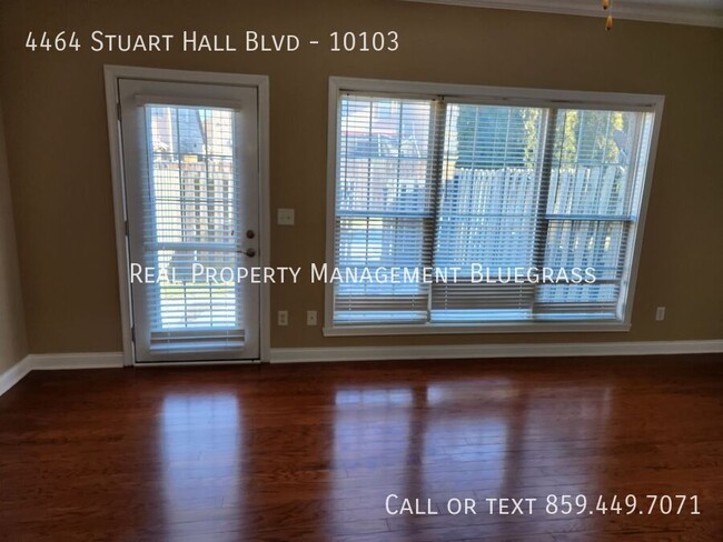 Building Photo - Spacious Townhome in Stuart Hall