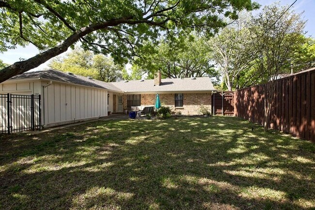 Building Photo - Garden home in great location. Don't miss