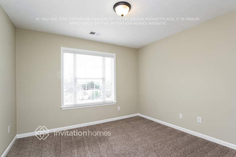Building Photo - 5366 Spike Ln