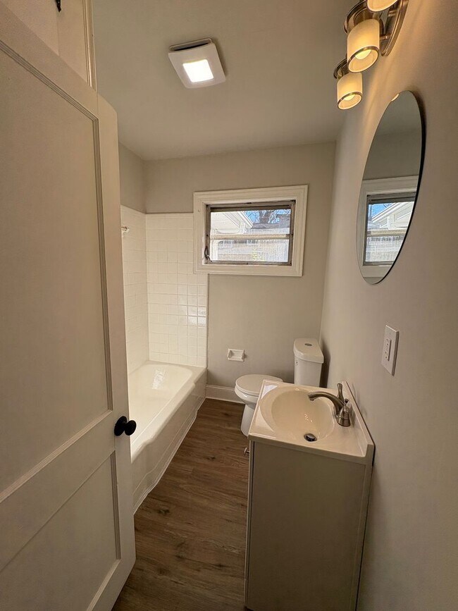 Building Photo - 3 bedroom 3 bath in Spartanburg with Lots of Space !!! Workshop in the garage!!