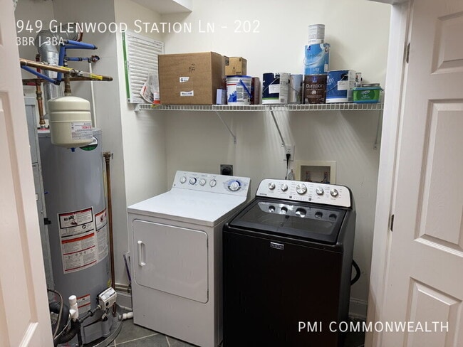 Building Photo - 949 Glenwood Station Ln