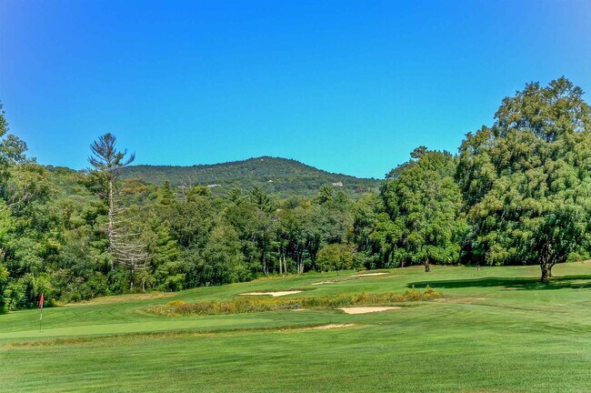 Building Photo - 44 Linderhof Golf Course Rd