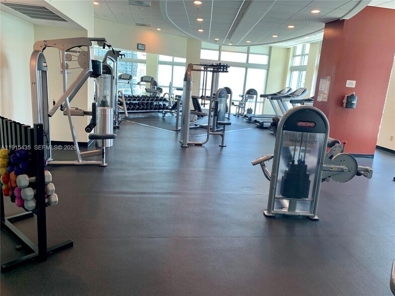 Building Photo - 300 S Biscayne Blvd