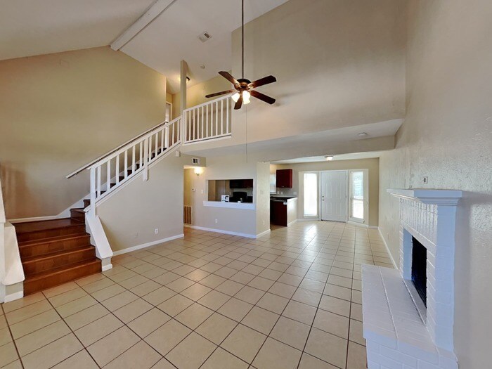 Building Photo - 1386 Southridge Dr