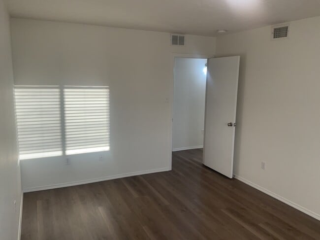 Building Photo - 10428 Pamplona St NW