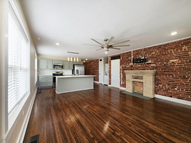 Building Photo - 2529 E Admiral Pl