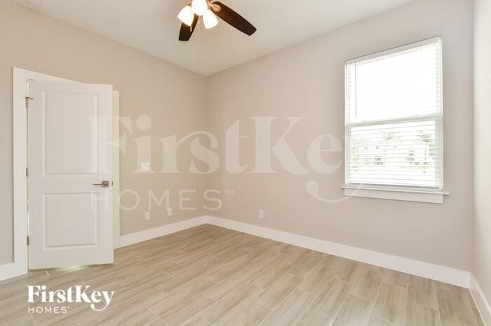 Building Photo - 330 Athabasca Pl
