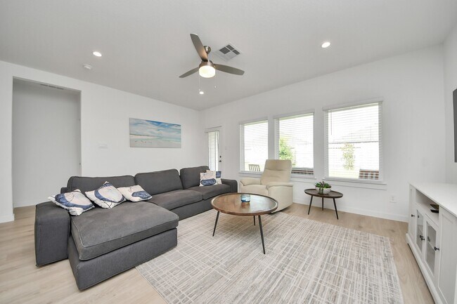 Building Photo - 31815 Kellan Grv Ct