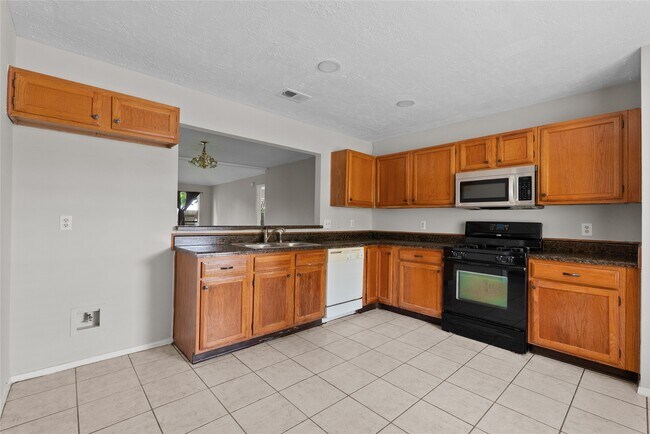 Building Photo - 2819 Sugar Wood Dr