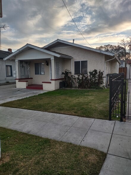 Building Photo - 265 S 21st St