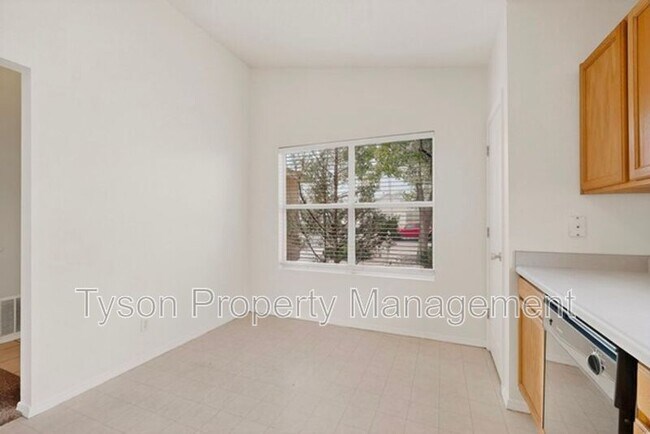 Building Photo - 908 Bursum Ln SE