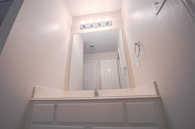 Building Photo - 8003 Beech Park Ln