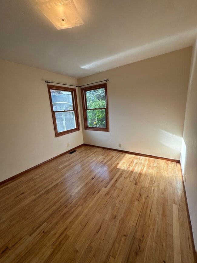 Building Photo - Spacious 2 Bedroom 1 Bath Duplex in Park-Like Setting - Pets Welcome