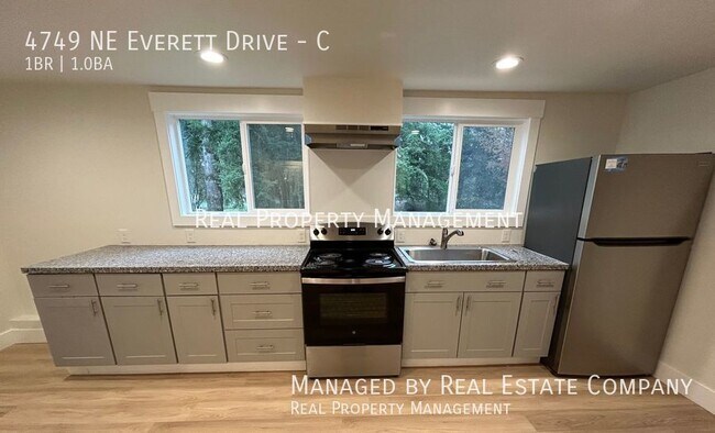 Building Photo - 4749 NE Everett Dr