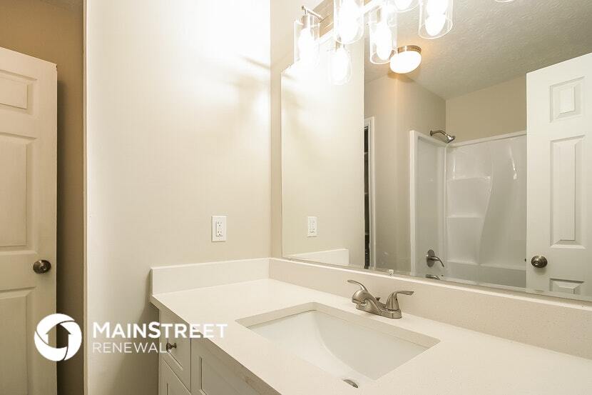 Building Photo - 4349 Parkview Dr