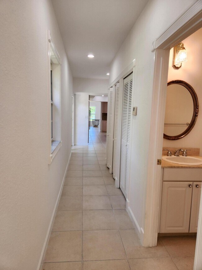 Building Photo - 17885 Fieldbrook Cir E