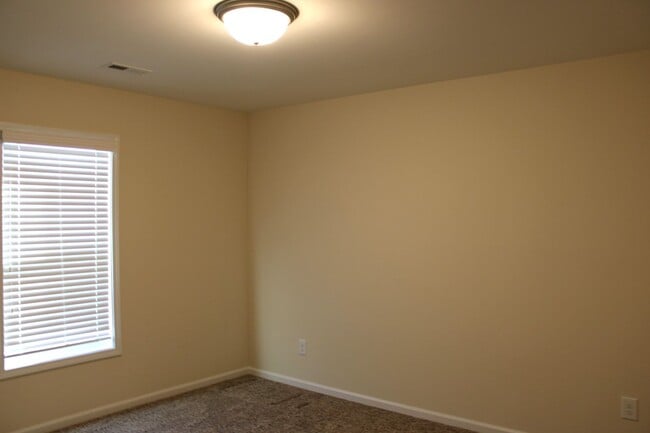 Building Photo - Welcome to your dream home!