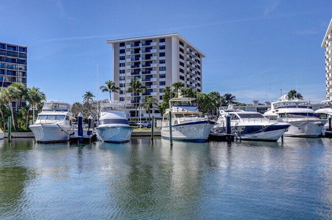 Building Photo - 134 Lakeshore Dr