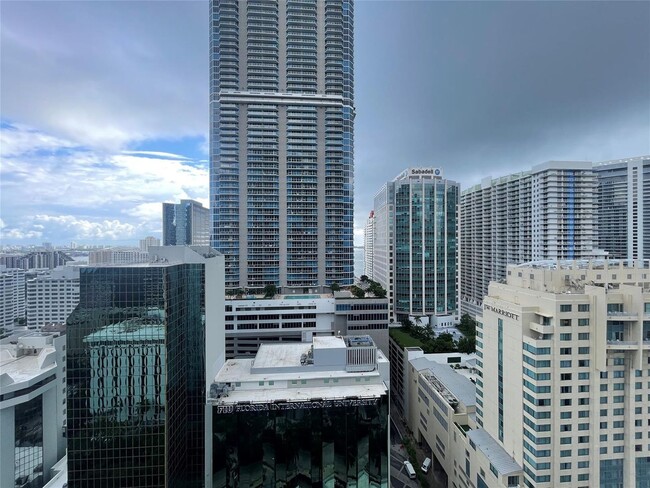 Building Photo - 1060 Brickell Ave