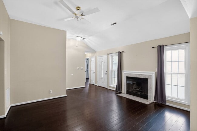 Building Photo - 47950 Mayflower Dr