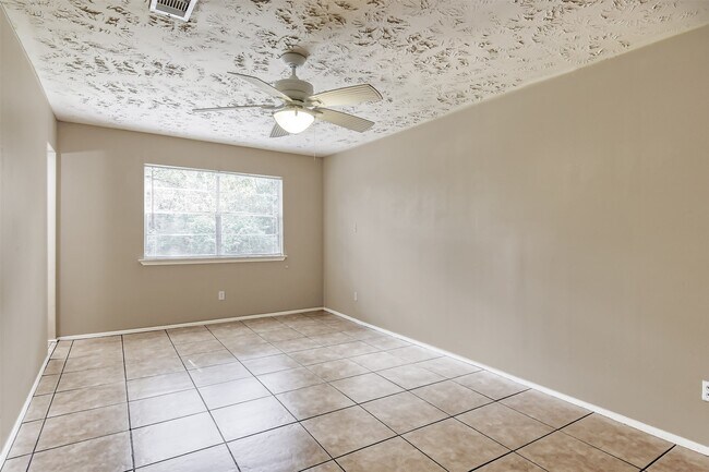 Building Photo - 45 Coralberry Rd